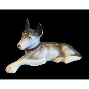 Vintage Porcelain Laying Down German Shepard Figure Umarked,‎ MCM Dog Lovers